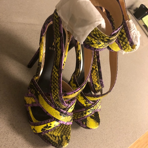 Shoes - Picture 2 of 4